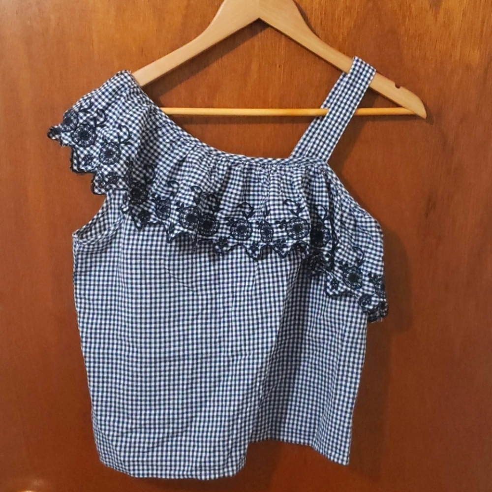 Ruffle Neck Sleeveless Top